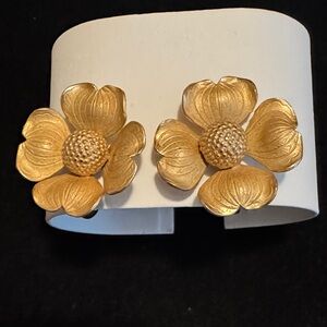 Giovanni Gold Tone Floral Florals Earrings